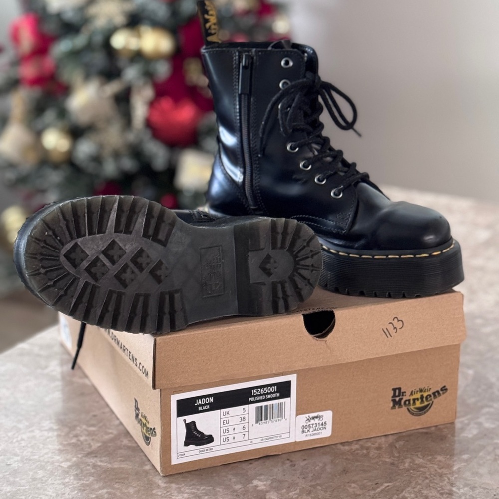 Dr. Martens Jadon Black